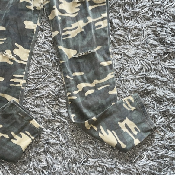 Forever 21 camo overall size small - Picture 6 of 13